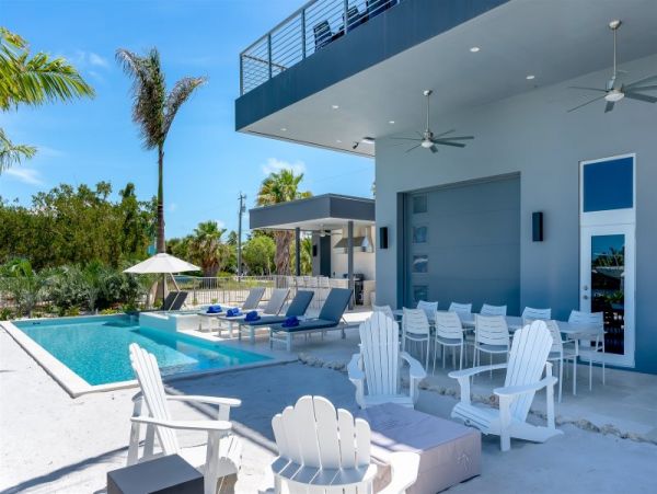 Modern Luxury 3-Bedroom Pool Home in Marathon