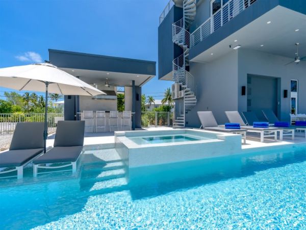 Modern Luxury 3-Bedroom Pool Home in Marathon
