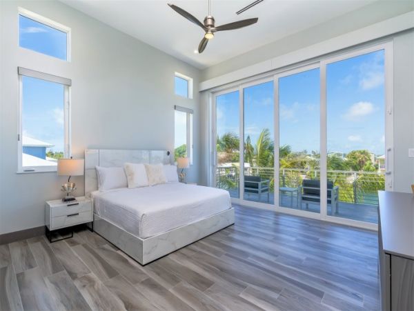 Modern Luxury 3-Bedroom Pool Home in Marathon