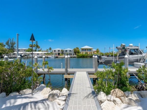 Modern Luxury 3-Bedroom Pool Home in Marathon
