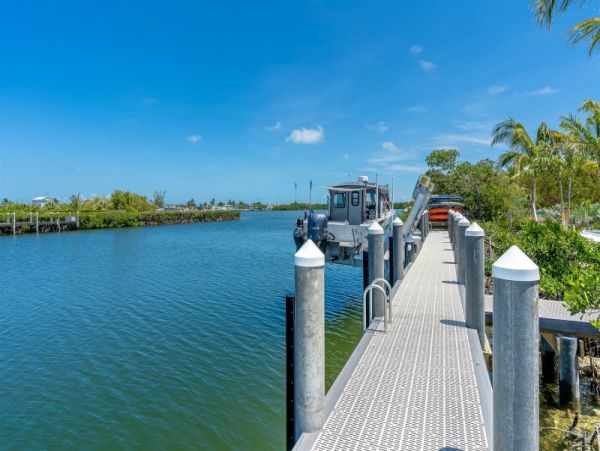 Modern Luxury 3-Bedroom Pool Home in Marathon