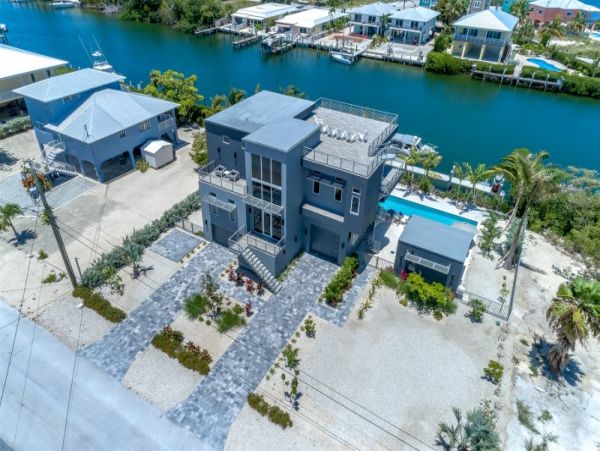 Modern Luxury 3-Bedroom Pool Home in Marathon