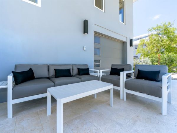 Modern Luxury 3-Bedroom Pool Home in Marathon