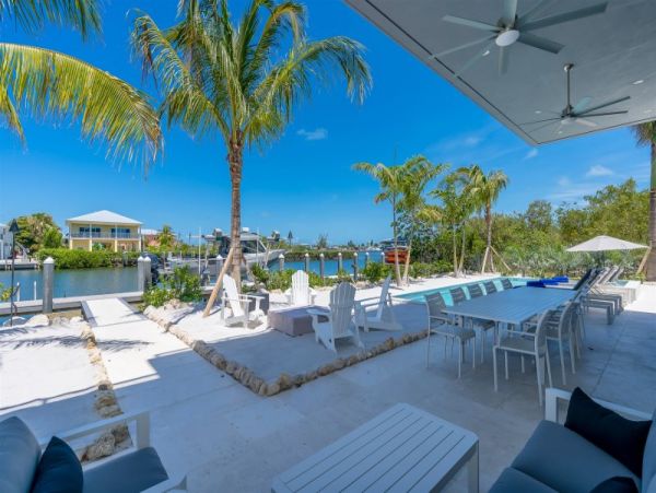 Modern Luxury 3-Bedroom Pool Home in Marathon