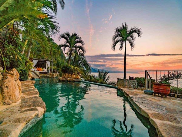 Magnificent Beach House Steps From The Sand.