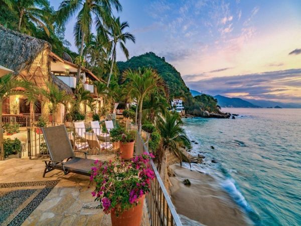 Magnificent Beach House Steps From The Sand.