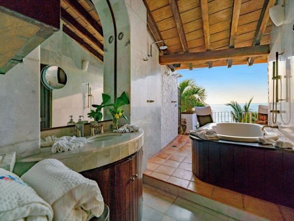 Magnificent Beach House Steps From The Sand.