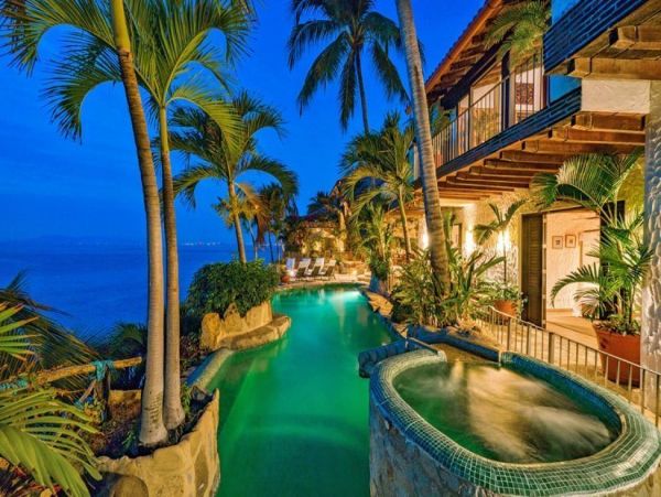 Magnificent Beach House Steps From The Sand.