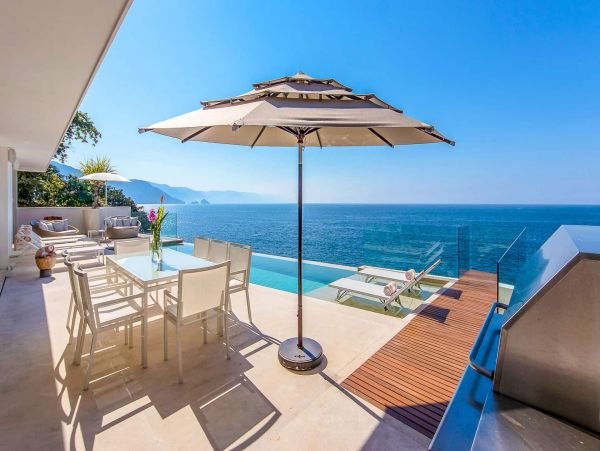 An Amazing Open Plan Living area Pool, Luxury Villa