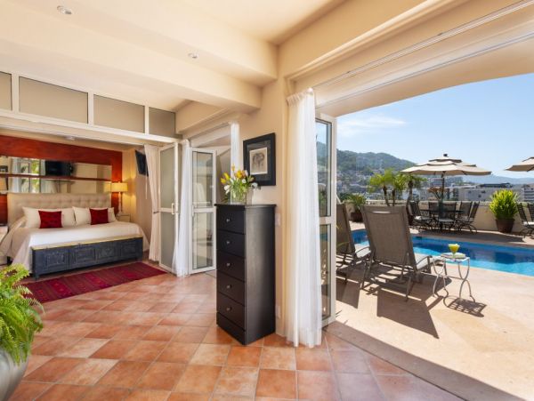 Luxury Villa Rents from 4-8 Bedrooms with Pool & Great Views