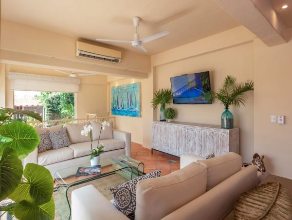 Luxury Villa Rents from 4-8 Bedrooms with Pool & Great Views