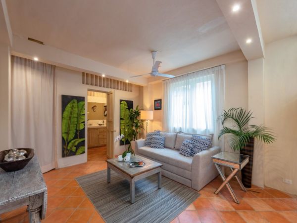 Luxury Villa Rents from 4-8 Bedrooms with Pool & Great Views