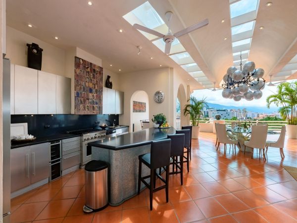 Luxury Villa Rents from 4-8 Bedrooms with Pool & Great Views