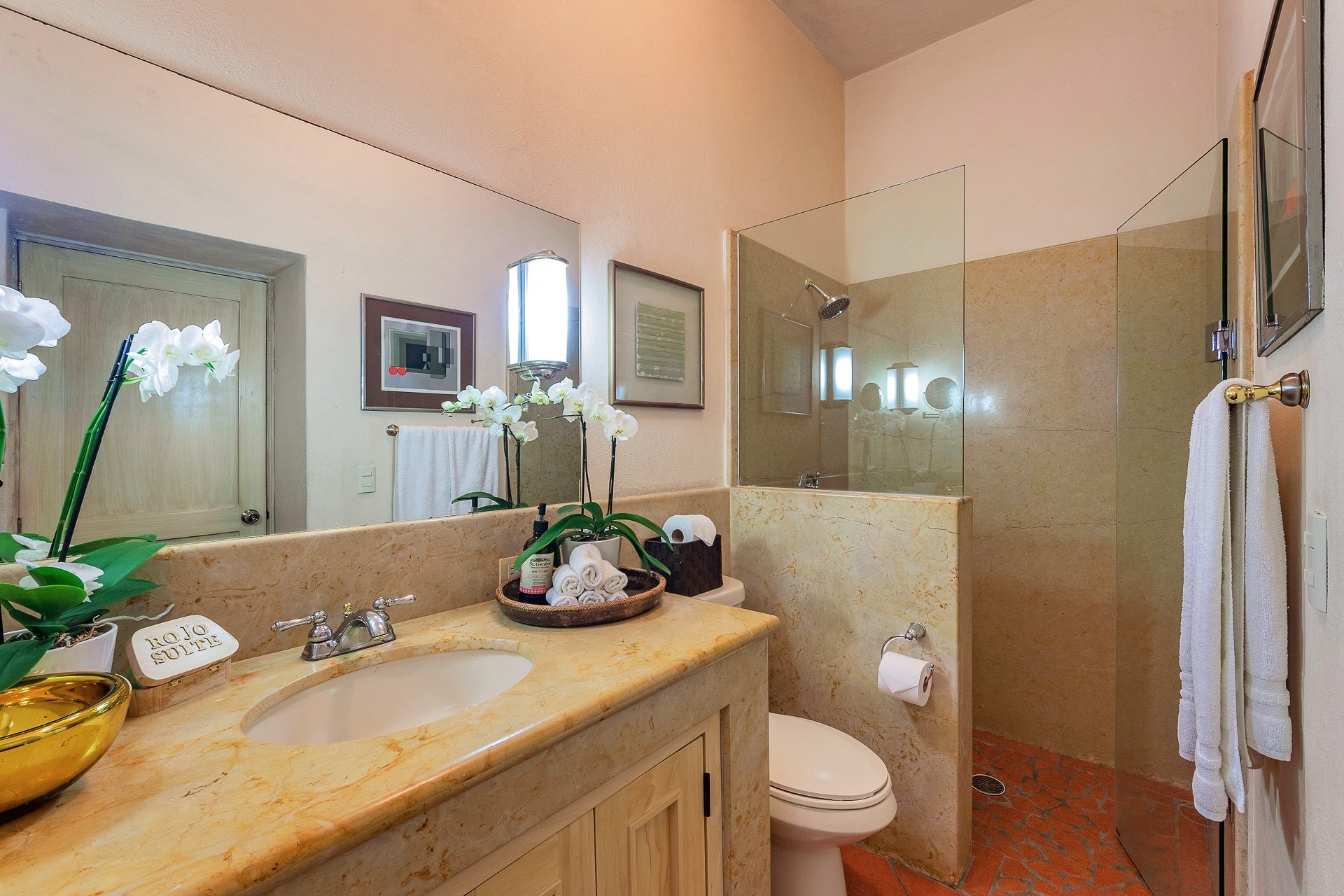Luxury Villa Rents from 4-8 Bedrooms with Pool & Great Views