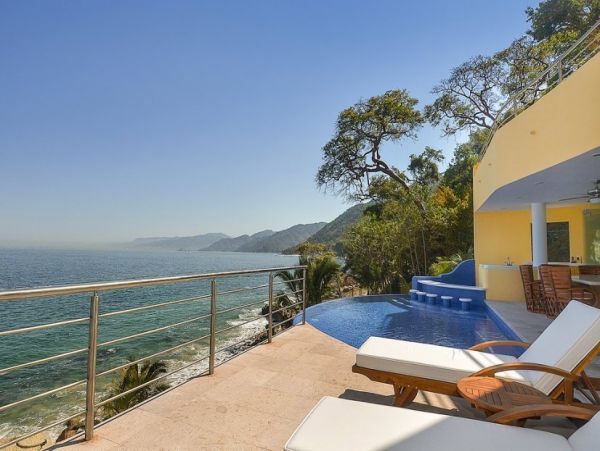 Beachfront Vacation Estate