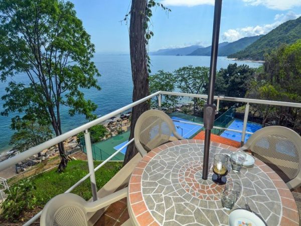 Beachfront Vacation Estate