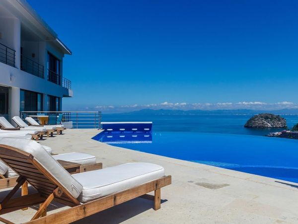 Luxury Home with Private Pool & Amazing Ocean Views
