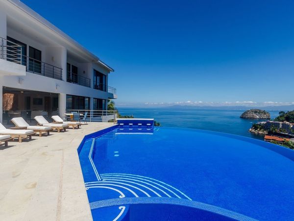 Luxury Home with Private Pool & Amazing Ocean Views