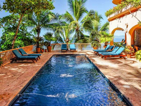 Gorgeous Vacation Rental Home with Private Pool Beach Side