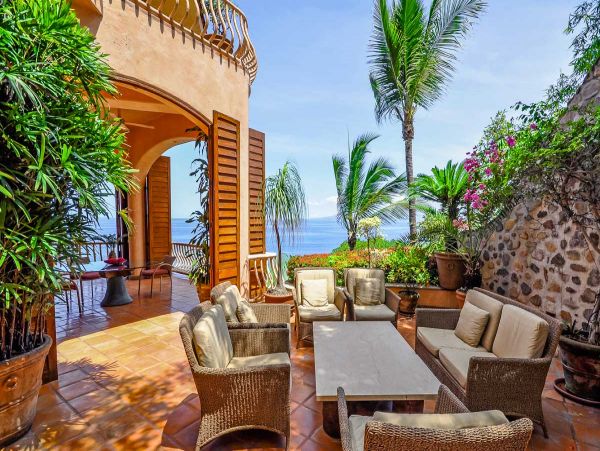Gorgeous Vacation Rental Home with Private Pool Beach Side