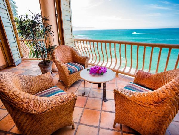 Gorgeous Vacation Rental Home with Private Pool Beach Side