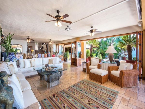 Oceanfront 4+ Bedrooms Vacation Home in Puerto Vallarta