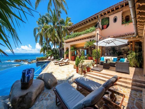 Oceanfront 4+ Bedrooms Vacation Home in Puerto Vallarta