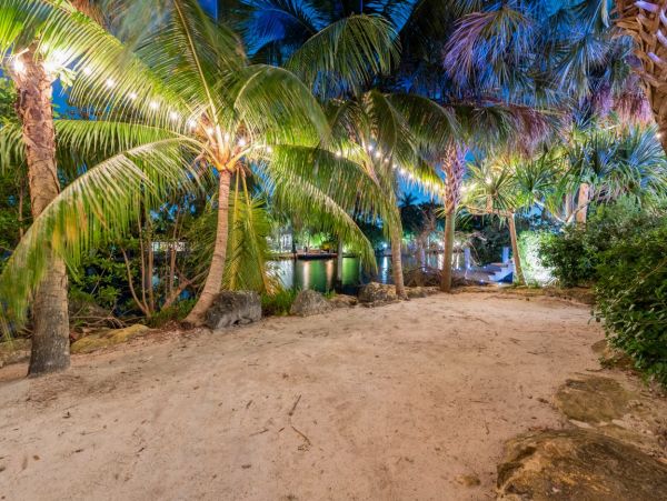 Miami Five Bedroom Extraordinary Waterfront Vacation Villa