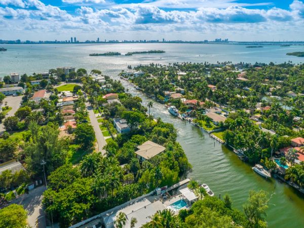 Miami Five Bedroom Extraordinary Waterfront Vacation Villa