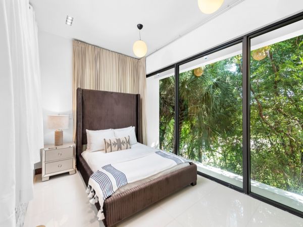 Miami Five Bedroom Extraordinary Waterfront Vacation Villa