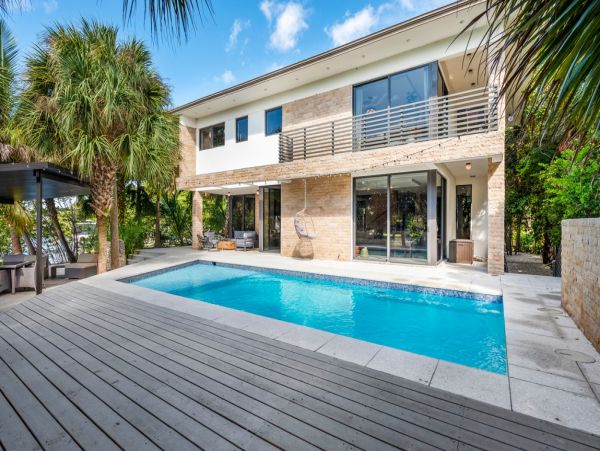 Miami Five Bedroom Extraordinary Waterfront Vacation Villa