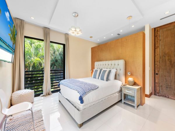 Miami Five Bedroom Extraordinary Waterfront Vacation Villa