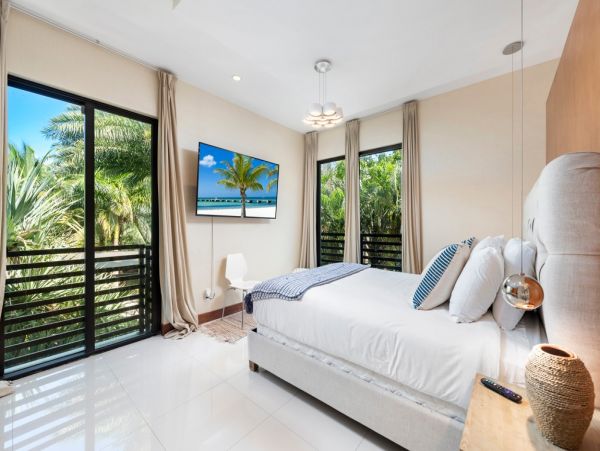 Miami Five Bedroom Extraordinary Waterfront Vacation Villa