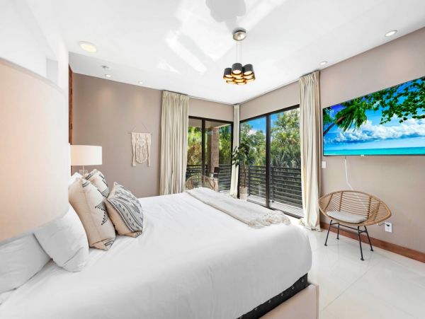 Miami Five Bedroom Extraordinary Waterfront Vacation Villa