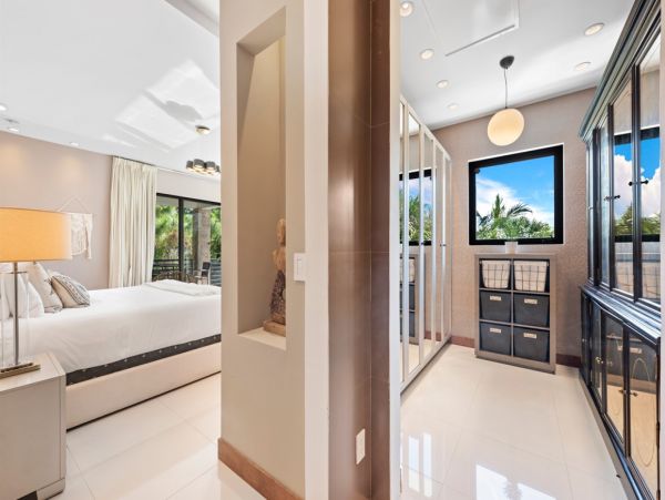 Miami Five Bedroom Extraordinary Waterfront Vacation Villa