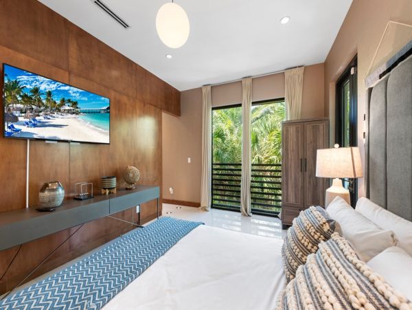 Miami Five Bedroom Extraordinary Waterfront Vacation Villa