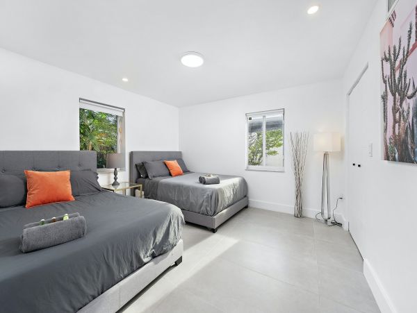 Miami Beach Posh Five Bedroom Vacation Rental Home Sleeps 14