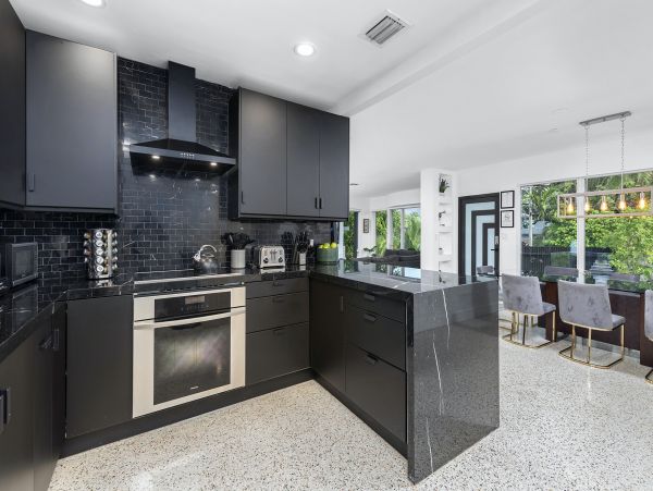 Miami Beach Posh Five Bedroom Vacation Rental Home Sleeps 14