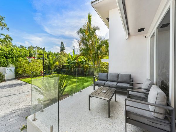 Miami Beach Posh Five Bedroom Vacation Rental Home Sleeps 14