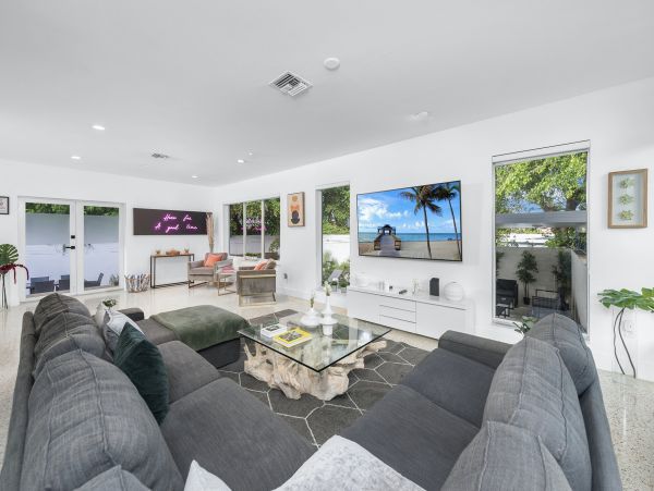 Miami Beach Posh Five Bedroom Vacation Rental Home Sleeps 14