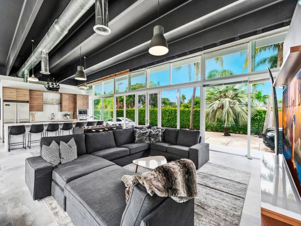 Luxury Miami Vacation Home in Miami Beach Six Bedroom