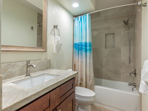 Partial Oceanviews Wailea Vacation Condo Sleeps 6 Guests