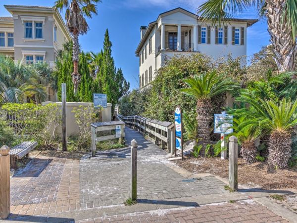 Santa Rosa Vacation Home Sleeps 30 Short Walk to Beach