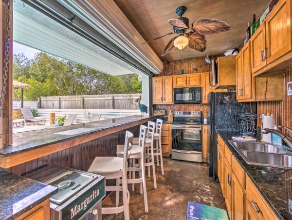Santa Rosa Vacation Home Sleeps 30 Short Walk to Beach