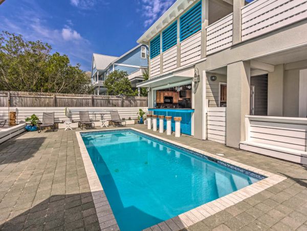 Santa Rosa Vacation Home Sleeps 30 Short Walk to Beach