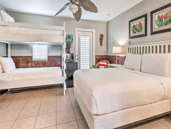 Santa Rosa Vacation Home Sleeps 30 Short Walk to Beach