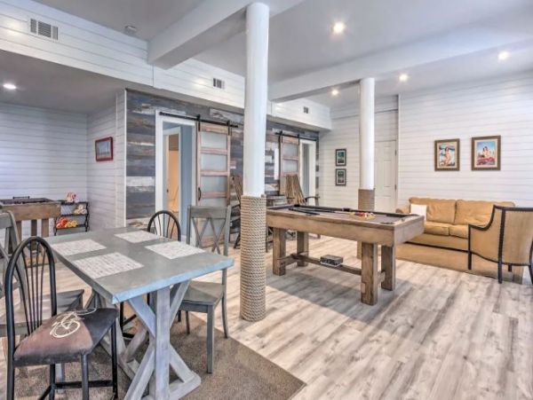 Santa Rosa Vacation Home Sleeps 30 Short Walk to Beach