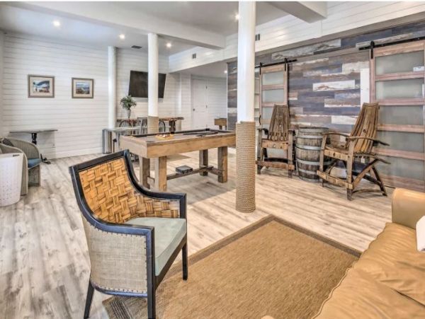 Santa Rosa Vacation Home Sleeps 30 Short Walk to Beach