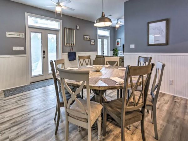 Santa Rosa Vacation Home Sleeps 30 Short Walk to Beach