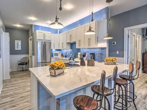 Santa Rosa Vacation Home Sleeps 30 Short Walk to Beach
